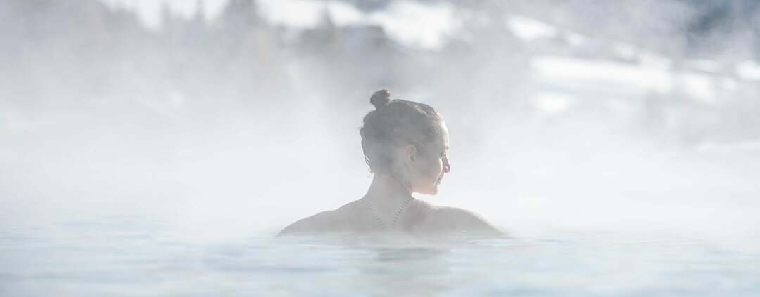 Hotel mit Pool, Meran, und Badeteich im Hotel Viktoria